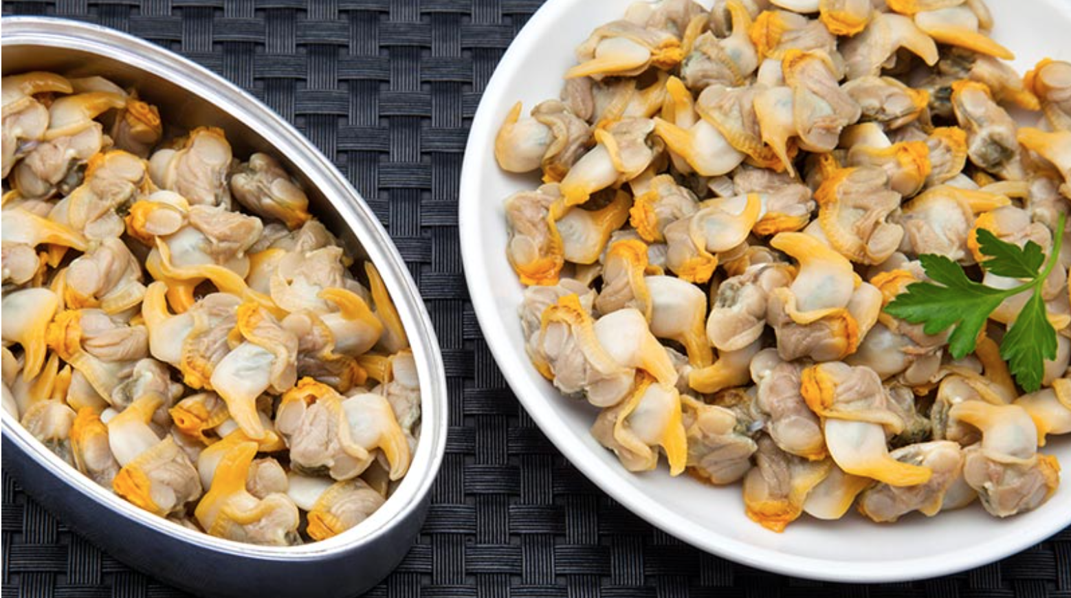 Gazpacho Almeriense con berberechos y pasta precocinada con ajo y guindilla.